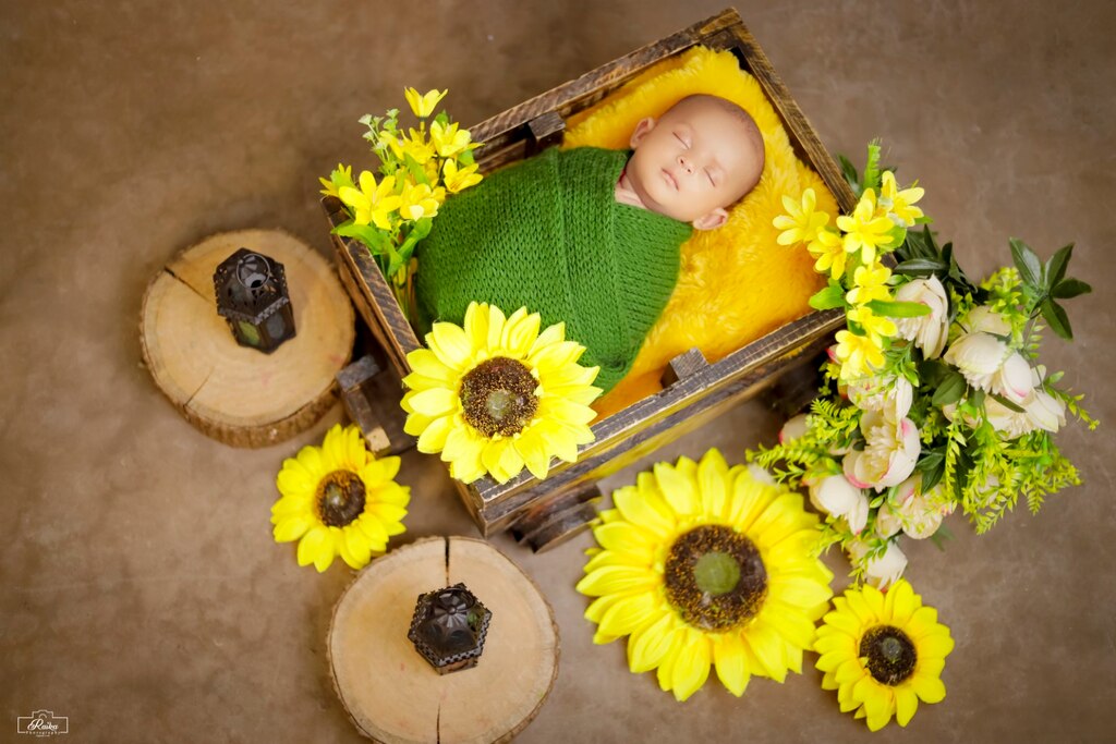 Newborn Wooden Wheel With Green Wrapping 145